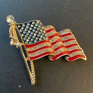 - MACY'S AMERICAN FLAG brooch pin